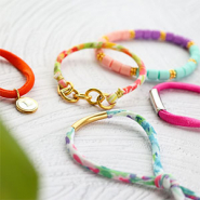 Set di ispirazione Come combinare il nastro elastico cucito in stile Ibiza con le perline in acciaio inossidabile per creare braccialetti  