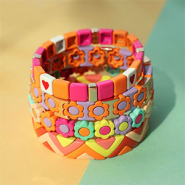 Set di ispirazione Ecco come creare una collezione di braccialetti estivi con le perline Tile