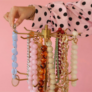 Set di ispirazione Presenta e porta i tuoi gioielli con stile con i nostri nuovi accessori