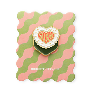 BY31&reg; Pin "Sushi" su un cartoncino verde scuro-rosa corallo-bianco-grigio-oro