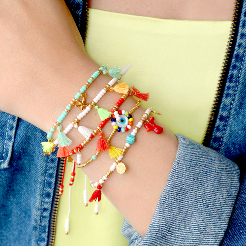 Mettiti all&rsquo;opera con le mini nappine per realizzare divertenti e colorati braccialetti e cavigliere! 