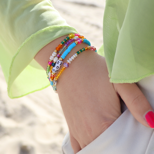 Un'idea creativa con le perline sfaccettate per una collezione estiva