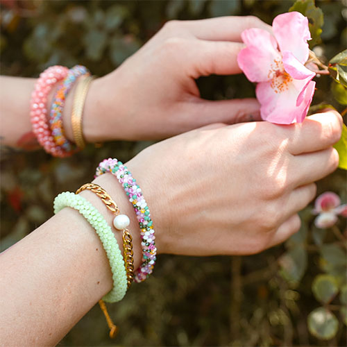 Ecco come incorporare nella tua collezione componenti per orecchini e bracciali sfaccettati
