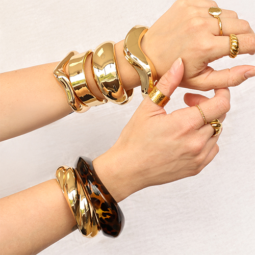 Lasciati ispirare dai bracciali in resina e metallo