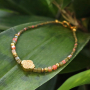 Orecchini e bracciali eleganti con nuovi cubi sfaccettati