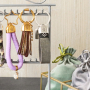 Idea con portachiavi Mix & Match con pelle DQ e cordoncino tubolare intrecciato