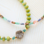 Idee creative con perline di pietre naturali colorate