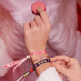 Ecco come creare braccialetti con nastro con testo