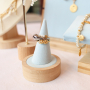 Crea una bella presentazione di gioielli con gli espositori in legno 