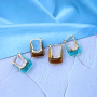 Consigli per indossare orecchini in resina