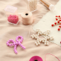 Progetta decorazioni natalizie con perline in acrilico
