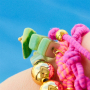 Ispirazione con perline in conchiglia e filo elastico
